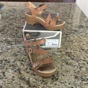 Dansko light tan sandals